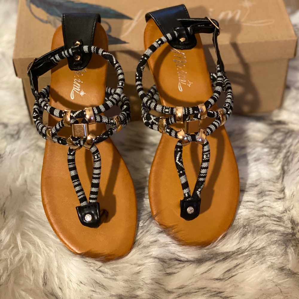 Mimi boho thong sandals size 6